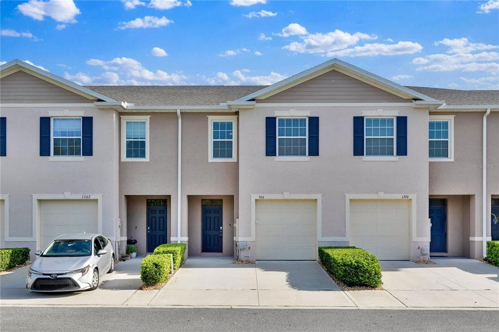 1366 YELLOW FINCH DRIVE - 3bd/3ba - $289,000 - DAVENPORT, FL