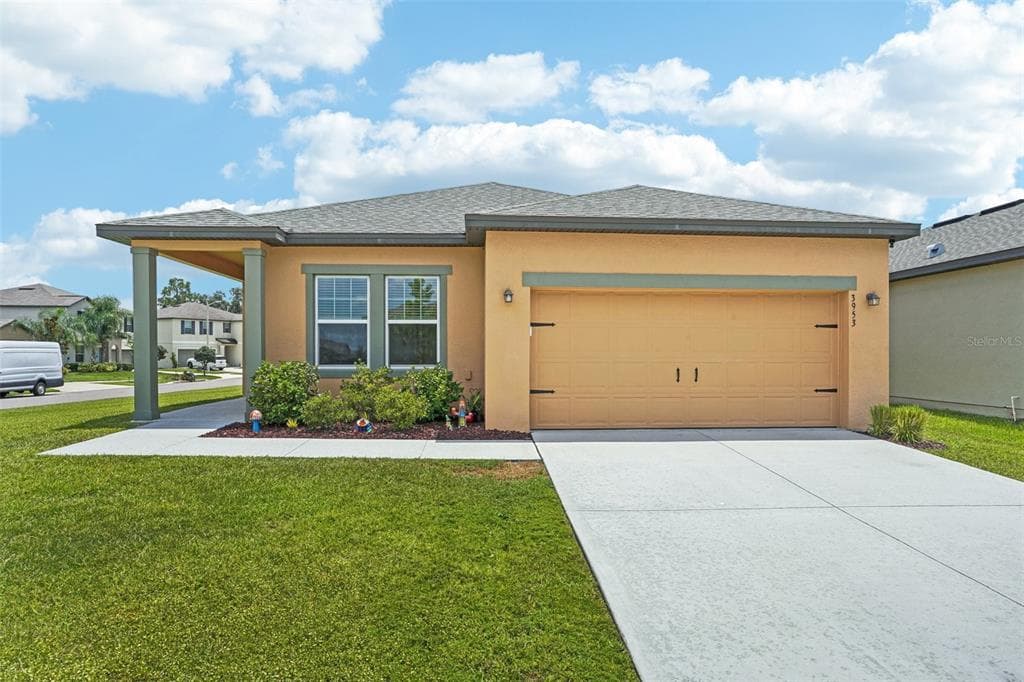 3953 SPRUCE CREEK DRIVE - 3bd/2ba - $298,900 - LAKELAND, FL