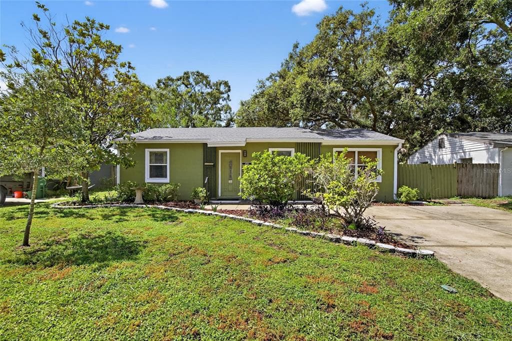 4718 W WALLCRAFT AVENUE - 3bd/1ba - $347,000 - TAMPA, FL