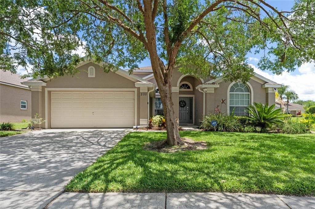 200 LOCKBREEZE DRIVE - 4bd/3ba - $429,000 - DAVENPORT, FL
