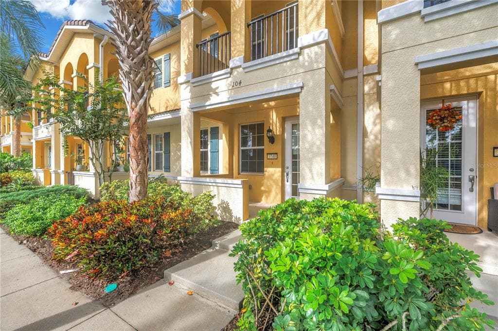 3740 82ND AVENUE CIRCLE E UNIT 104 - 3bd/3ba - $345,000 - SARASOTA, FL