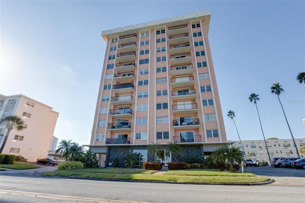 1120 N SHORE DRIVE NE UNIT 503 - 2bd/2ba - $435,000 - ST PETERSBURG, FL