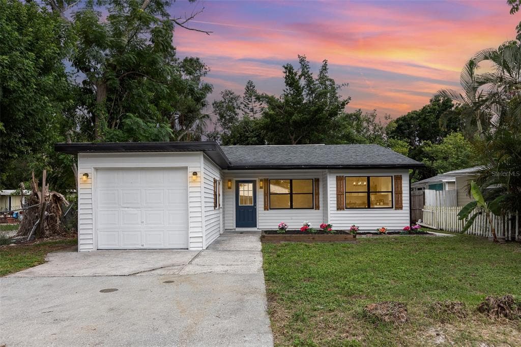 2916 HAWTHORNE STREET - 3bd/2ba - $379,000 - SARASOTA, FL
