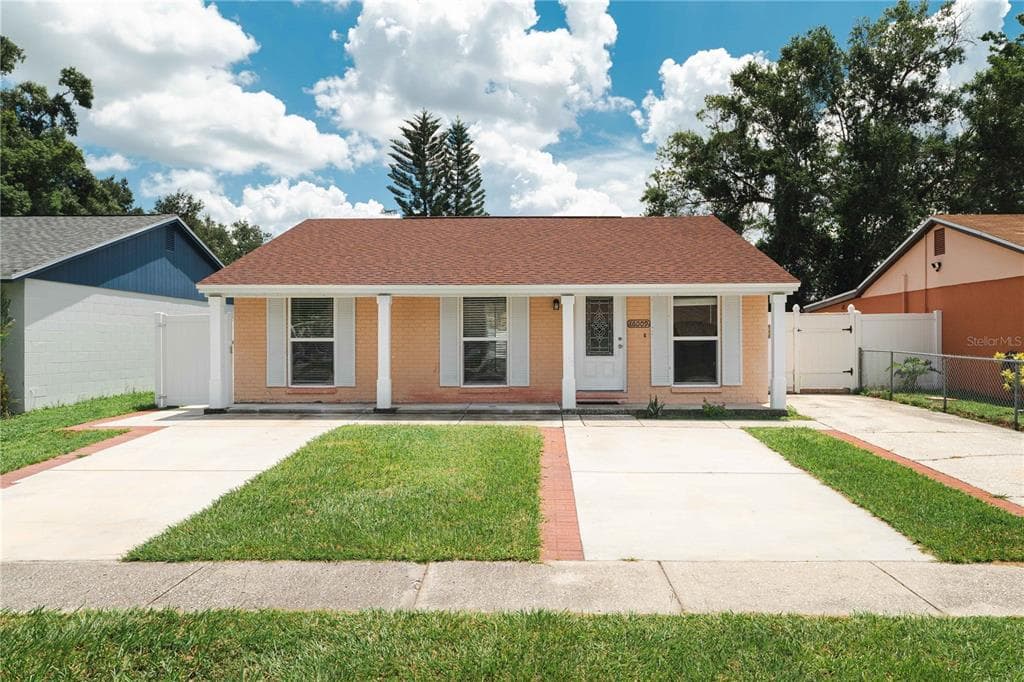 16009 SADDLE CREEK DRIVE - 3bd/2ba - $379,000 - TAMPA, FL