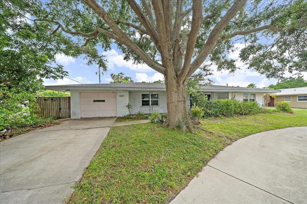 2340 VALENCIA DRIVE - 3bd/2ba - $450,000 - SARASOTA, FL