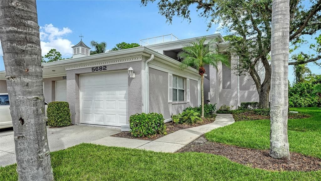 5682 SHEFFIELD GREENE CIRCLE UNIT 78 - 2bd/2ba - $345,000 - SARASOTA, FL