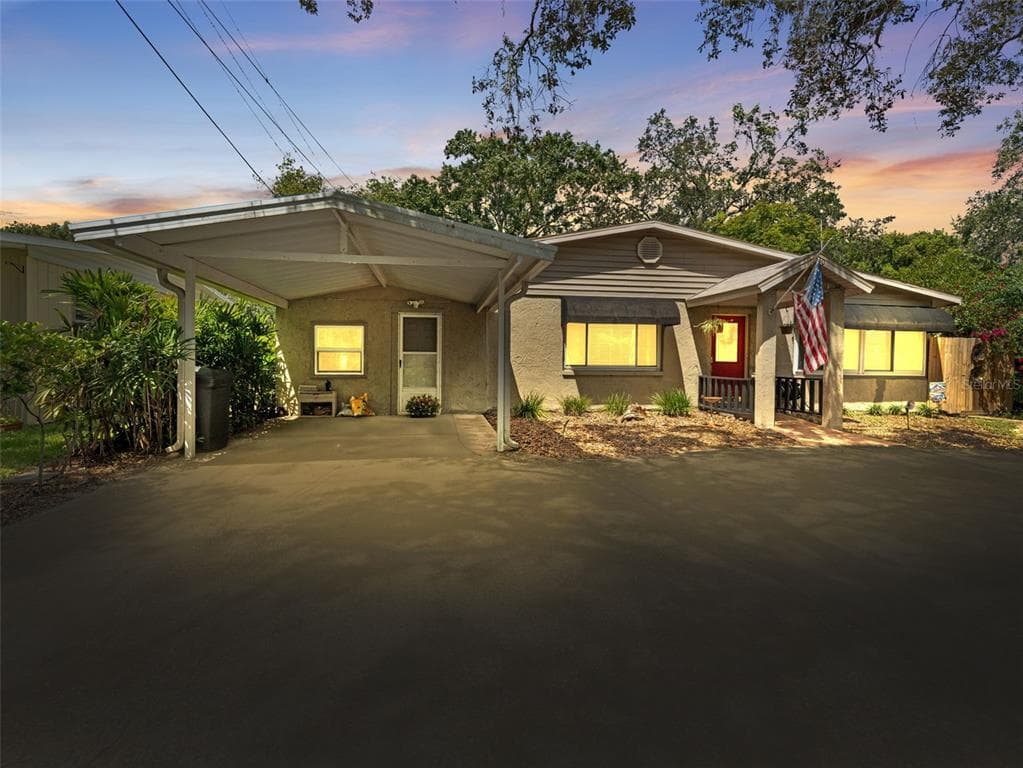 12510 NOREAST LAKE DRIVE - 3bd/2ba - $405,000 - TAMPA, FL