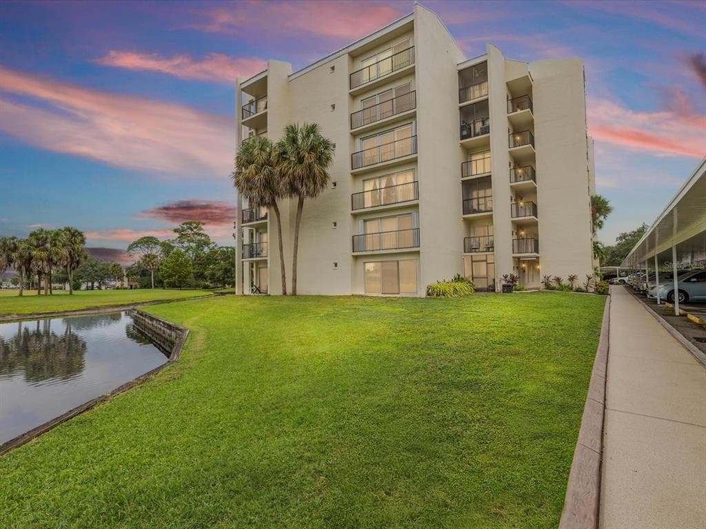 225 COUNTRY CLUB DRIVE UNIT 1211 - 2bd/2ba - $229,999 - LARGO, FL