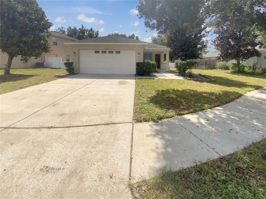 12314 FIELD POINT WAY - 3bd/2ba - $300,000 - SPRING HILL, FL