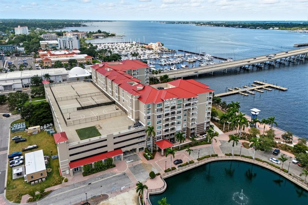 808 3RD AVENUE W UNIT 111 - 2bd/1ba - $285,000 - BRADENTON, FL