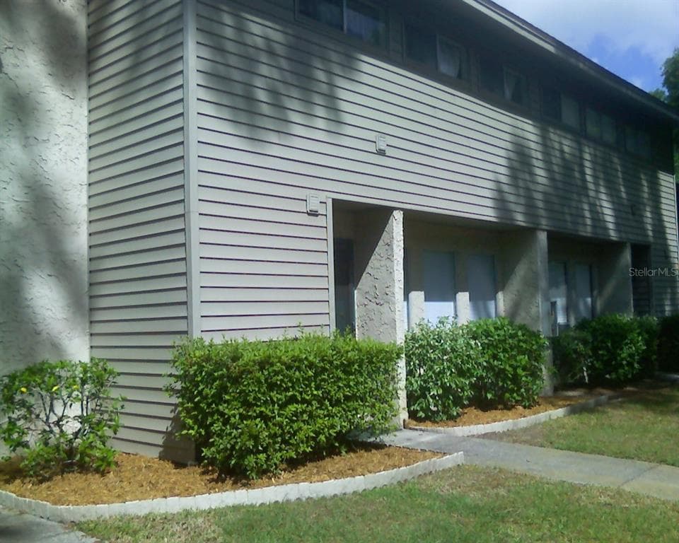 4388 RAYFIELD DRIVE - 2bd/3ba - $239,000 - SARASOTA, FL