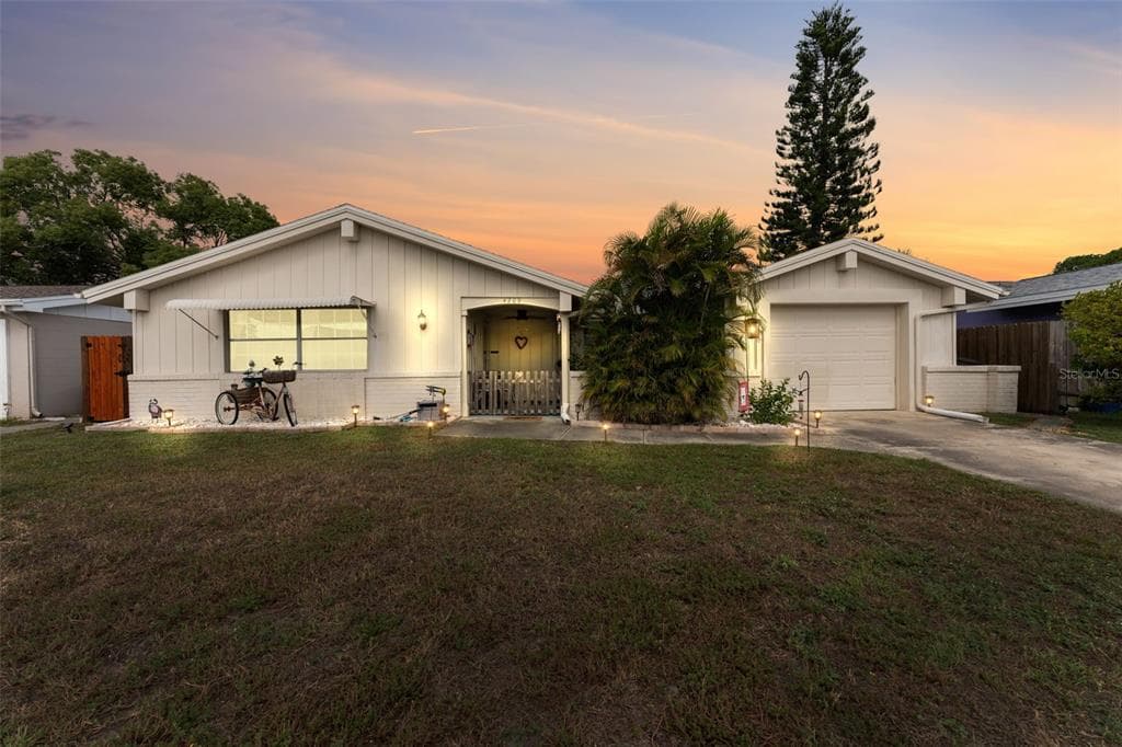 4209 STRATFIELD DRIVE - 2bd/2ba - $220,000 - NEW PORT RICHEY, FL