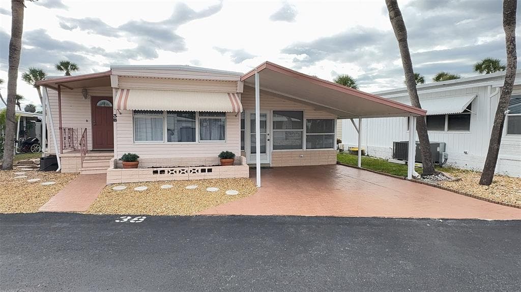 4851 W GANDY BOULEVARD UNIT B11L38 - 1bd/2ba - $129,000 - TAMPA, FL