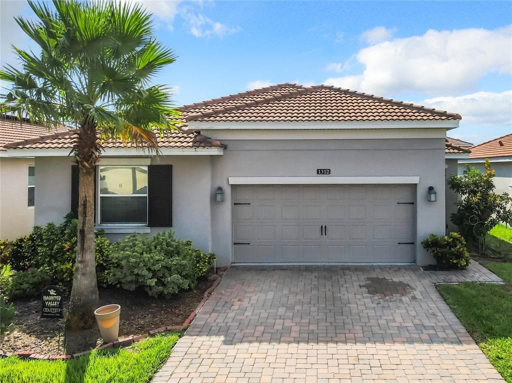 1312 OAK CREST STREET - 4bd/2ba - $379,999 - DAVENPORT, FL