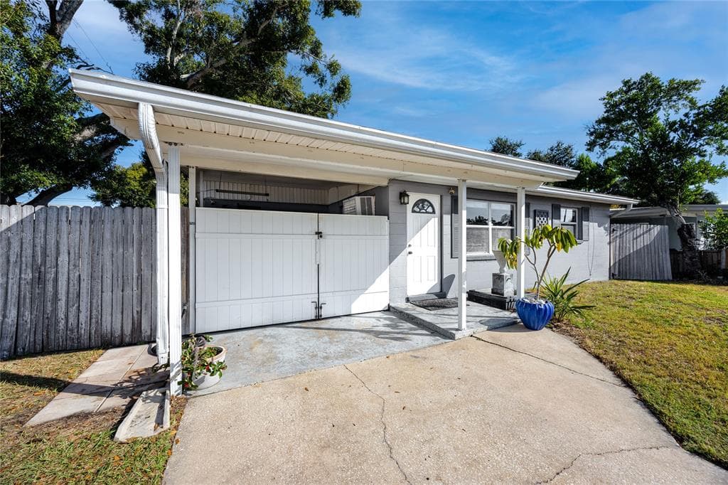 10595 118TH AVENUE - 2bd/1ba - $250,000 - LARGO, FL
