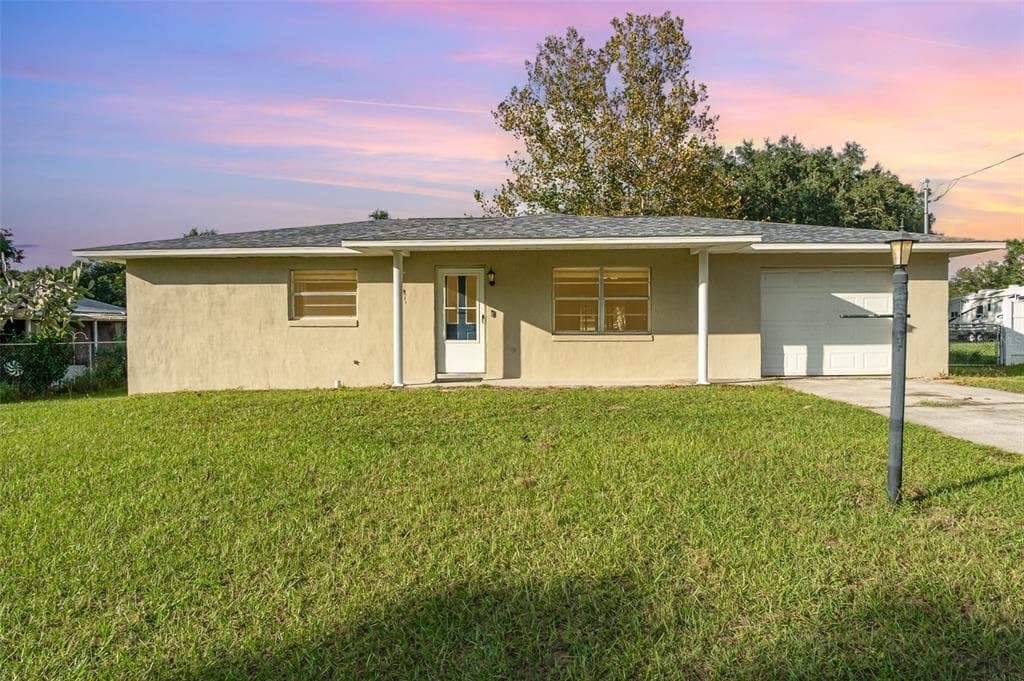 413 FIRST DRIVE - 2bd/2ba - $235,000 - LADY LAKE, FL