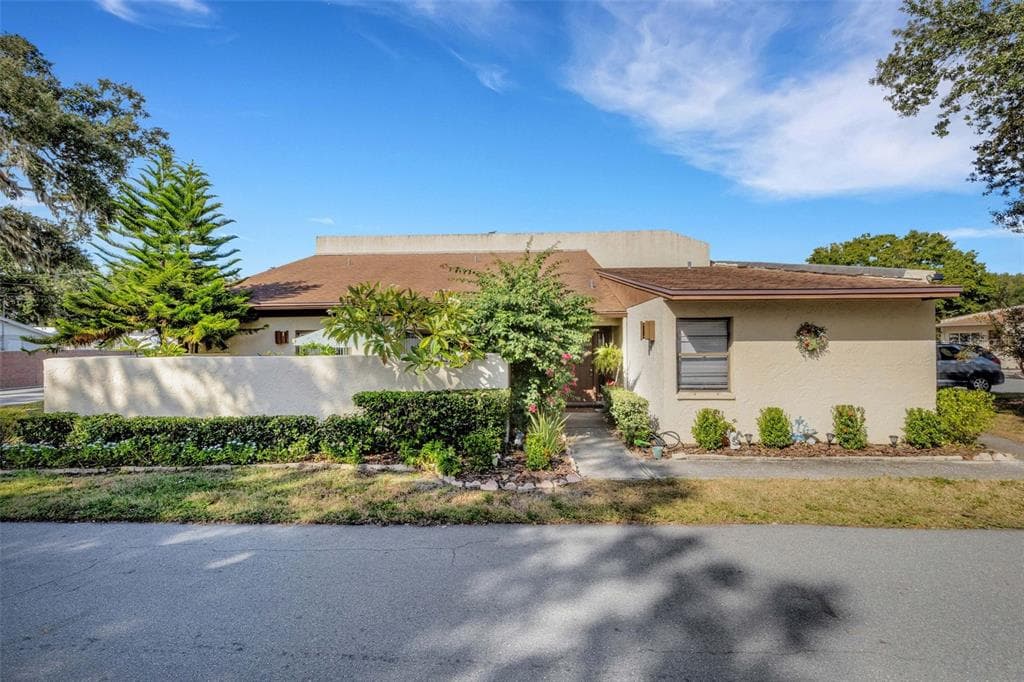 1880 N CRYSTAL LAKE DRIVE UNIT 26 - 3bd/2ba - $185,000 - LAKELAND, FL