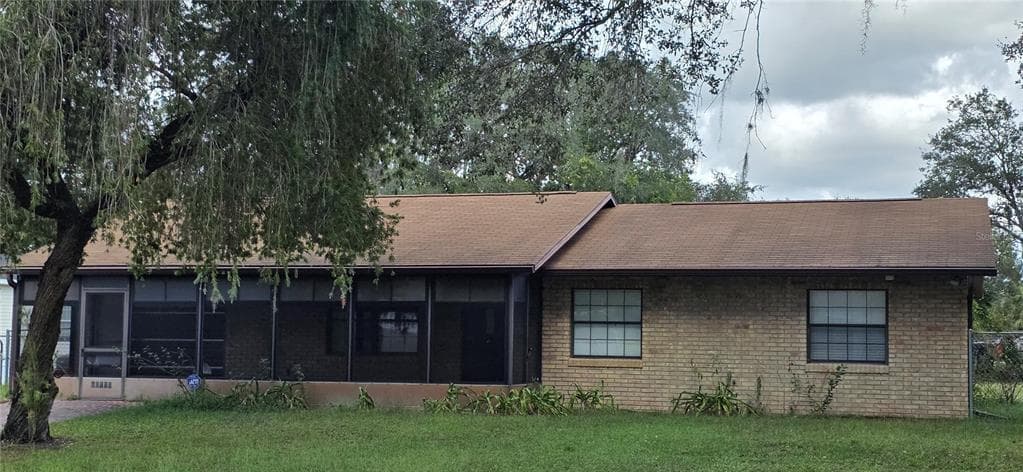 40116 PARKINSONIA STREET - 3bd/2ba - $270,000 - LADY LAKE, FL