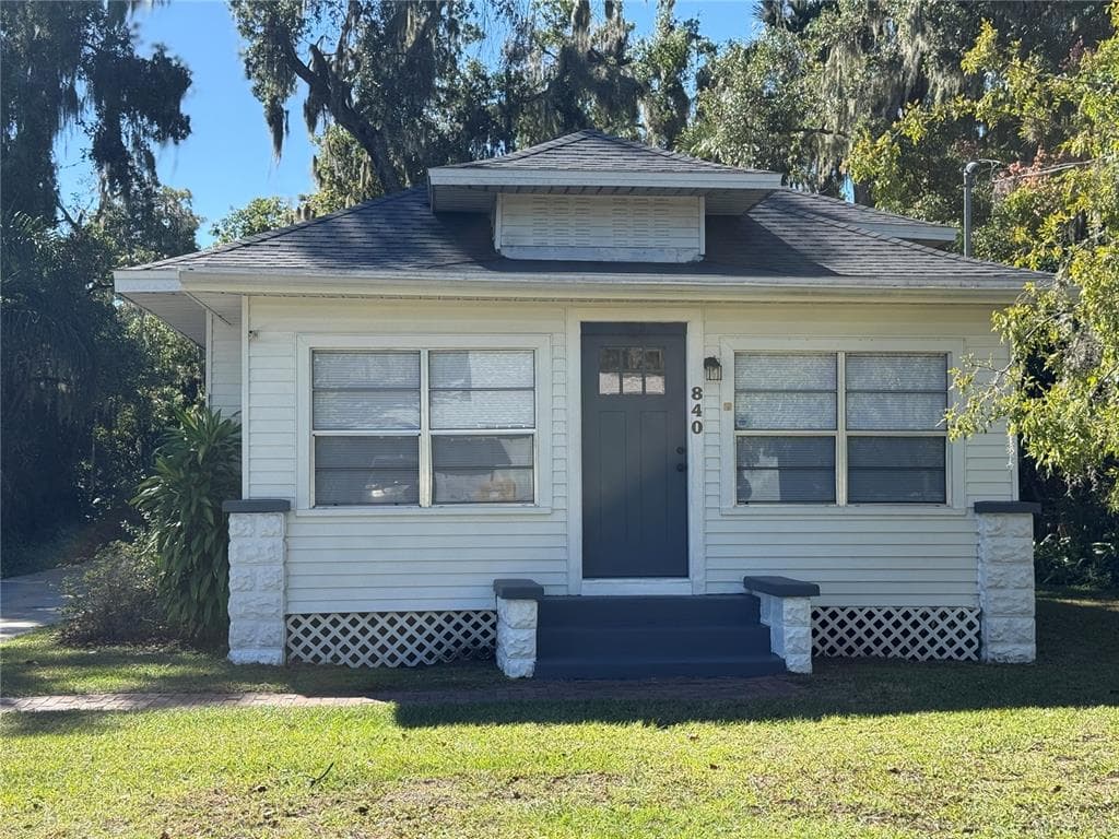 840 E 9TH AVENUE - 2bd/1ba - $383,500 - MOUNT DORA, FL