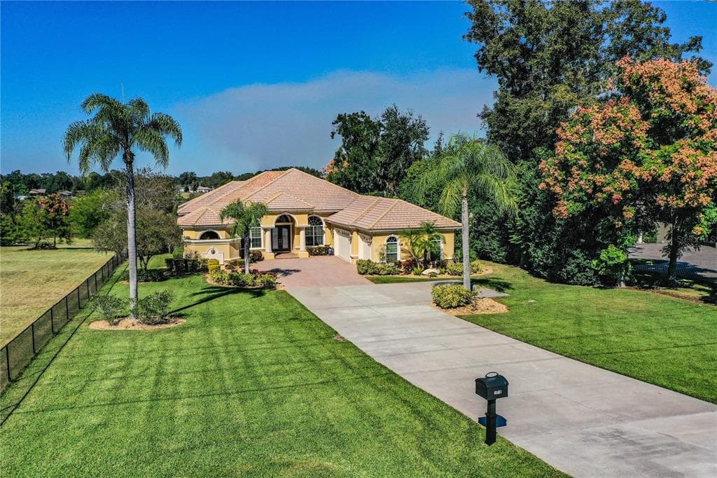 2918 CLUBHOUSE ROAD - Interior/Exterior Photo 2 - LAKELAND, FL