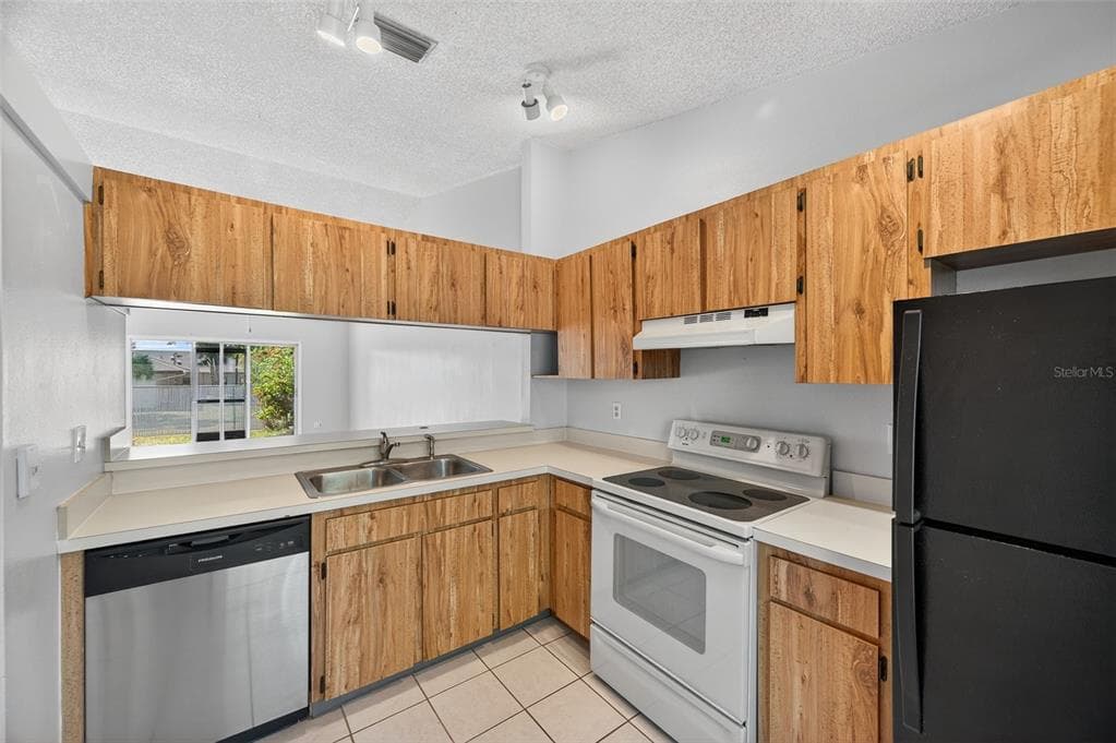 3966 EL CAMINO COURT - Interior/Exterior Photo 4 - LARGO, FL