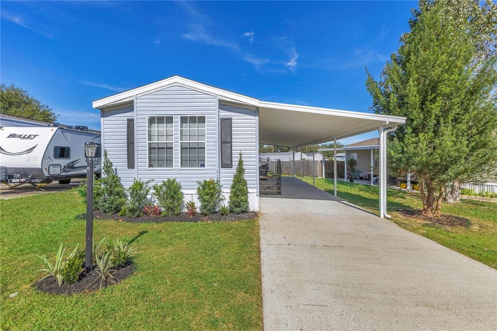 11 HOLLY DRIVE - 2bd/2ba - $174,900 - DAVENPORT, FL