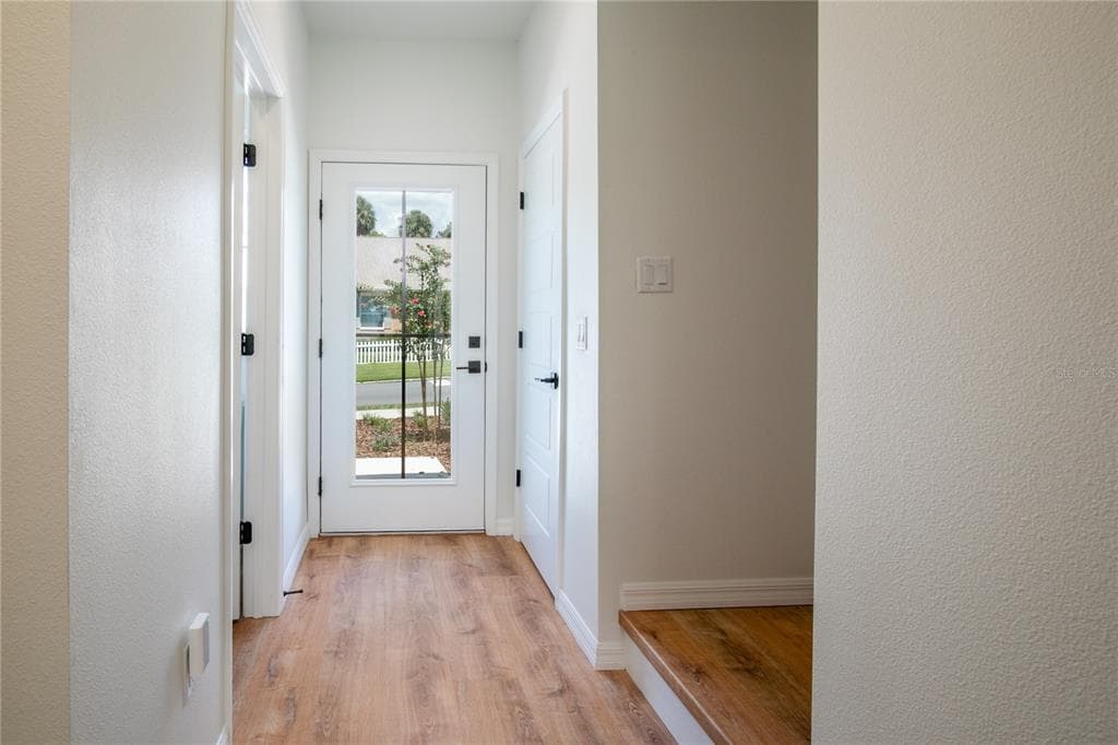 652 LIBERTY AVENUE - Interior/Exterior Photo 4 - MOUNT DORA, FL