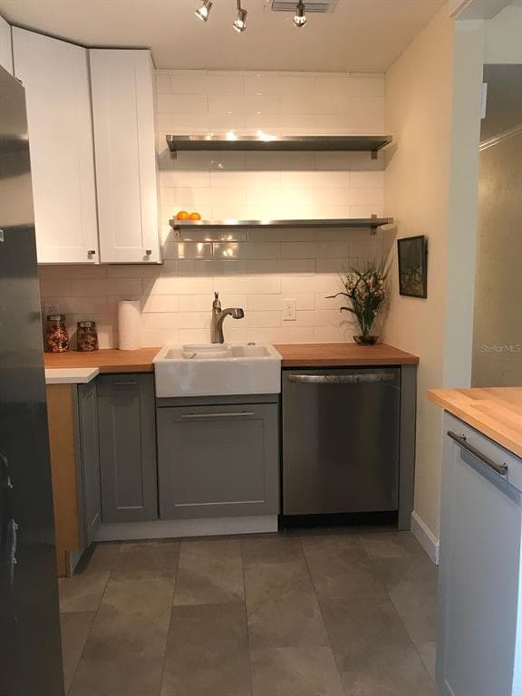 4290 PORPOISE DRIVE SE - Interior/Exterior Photo 5 - ST PETERSBURG, FL