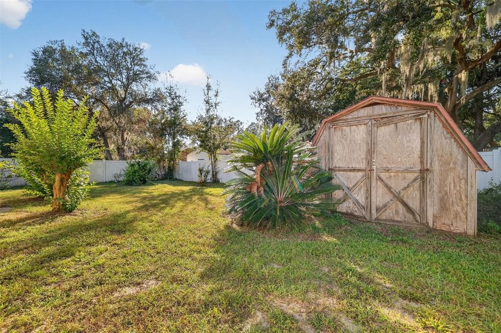 40007 PARKINSONIA STREET - Interior/Exterior Photo 5 - LADY LAKE, FL