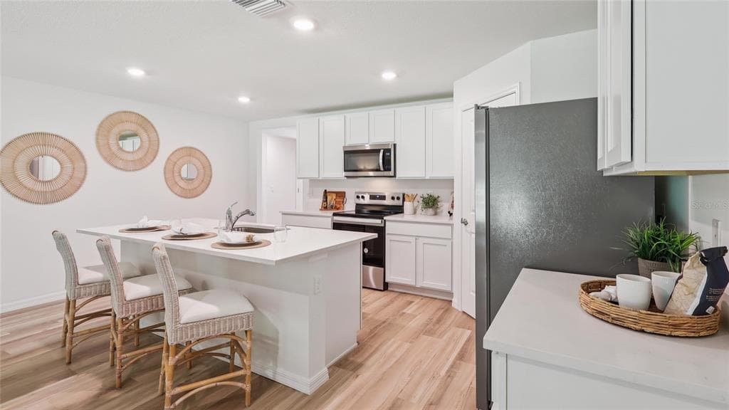 9251 MANCHESTER STREET - Interior/Exterior Photo 5 - SPRING HILL, FL