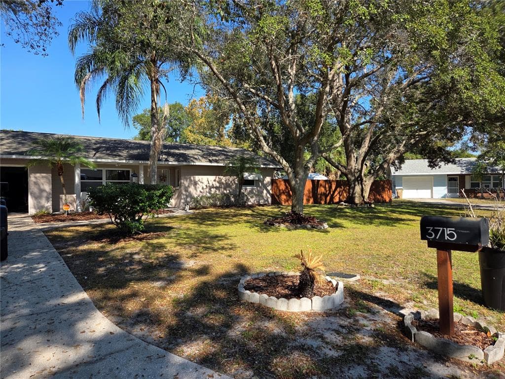 3715 DALE COURT - Interior/Exterior Photo 5 - MOUNT DORA, FL