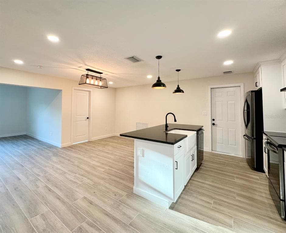 4700 CHANCELLOR STREET NE - Interior/Exterior Photo 5 - ST PETERSBURG, FL