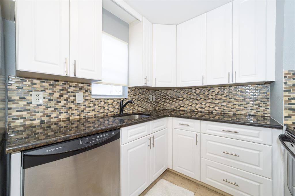 11913 CONGRESSIONAL DRIVE UNIT 11913 - Interior/Exterior Photo 5 - TAMPA, FL