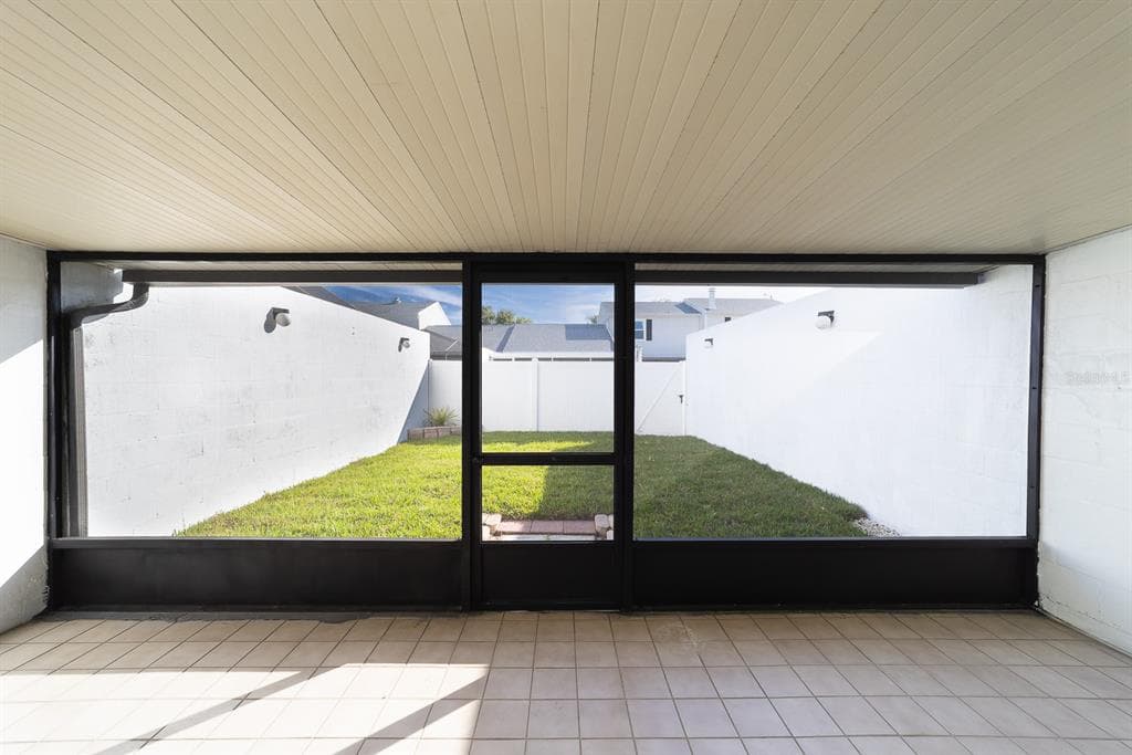 11913 CONGRESSIONAL DRIVE UNIT 11913 - Interior/Exterior Photo 4 - TAMPA, FL