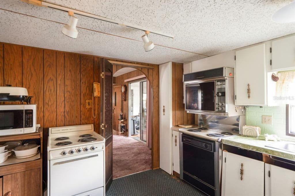 9310 KIOWA DR - Interior/Exterior Photo 4 - NEW PORT RICHEY, FL