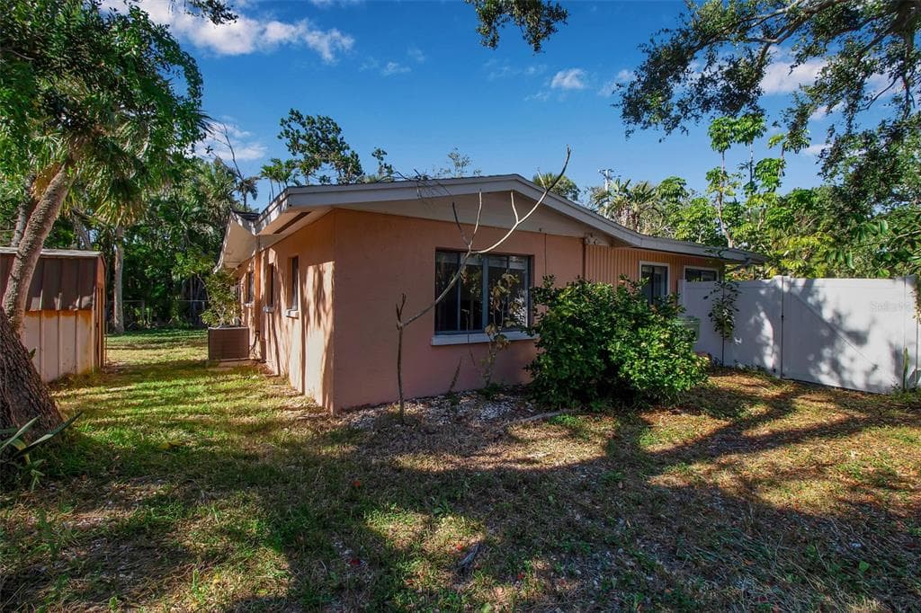 144 GARDEN LANE - Interior/Exterior Photo 3 - SARASOTA, FL