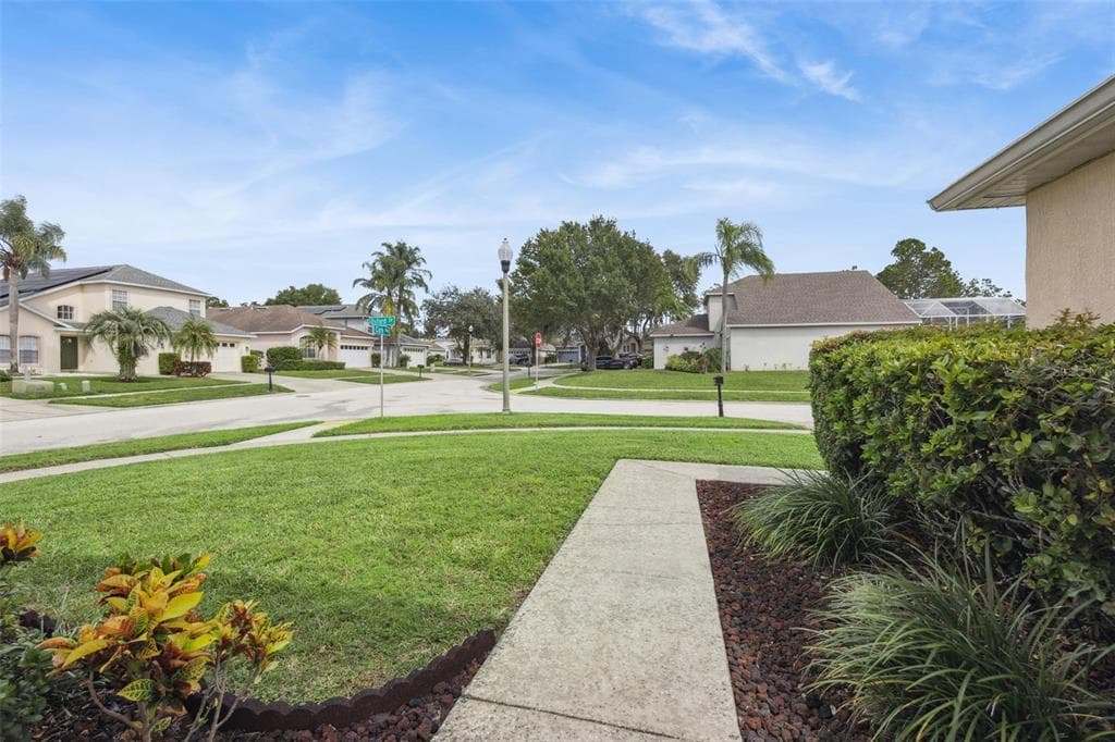 971 OXFORD DRIVE - Interior/Exterior Photo 5 - DAVENPORT, FL