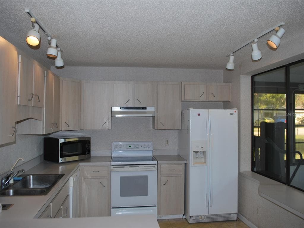 117 POINCIANA ROAD - Interior/Exterior Photo 5 - EDGEWATER, FL