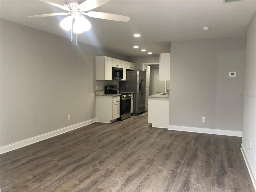 310 AVENUE U NE UNIT B - Interior/Exterior Photo 2 - WINTER HAVEN, FL