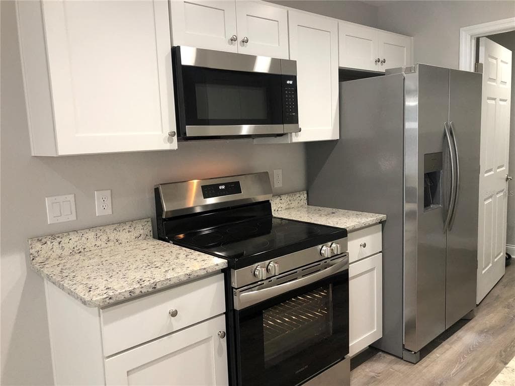 310 AVENUE U NE UNIT B - Interior/Exterior Photo 4 - WINTER HAVEN, FL