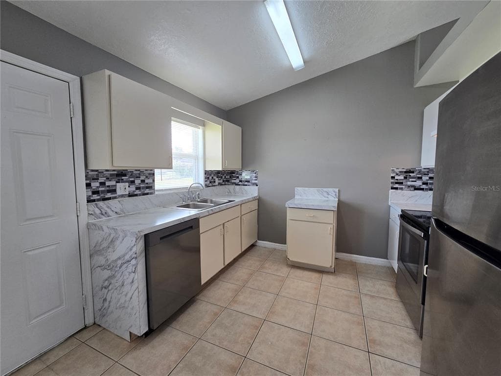 3113 JULIA COURT - Interior/Exterior Photo 5 - LAKELAND, FL