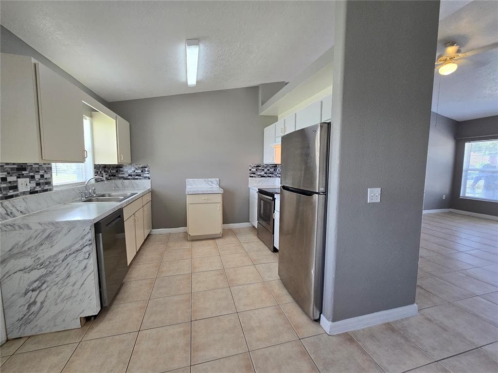 3113 JULIA COURT - Interior/Exterior Photo 4 - LAKELAND, FL